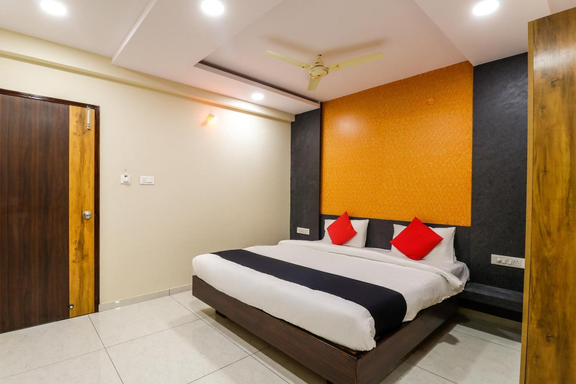 Capital O N R Residency Hotell Yelahanka Exteriör bild