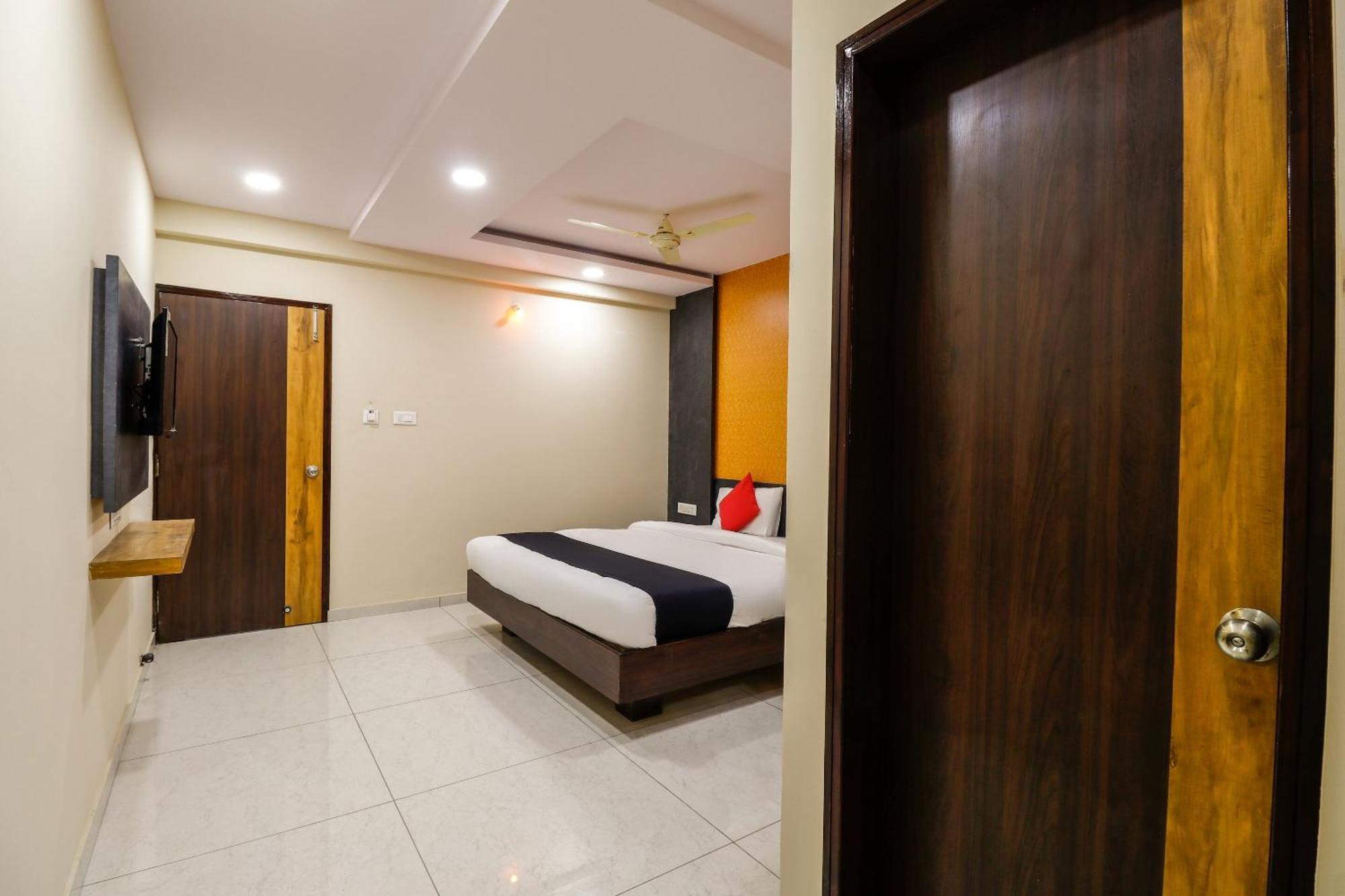 Capital O N R Residency Hotell Yelahanka Exteriör bild