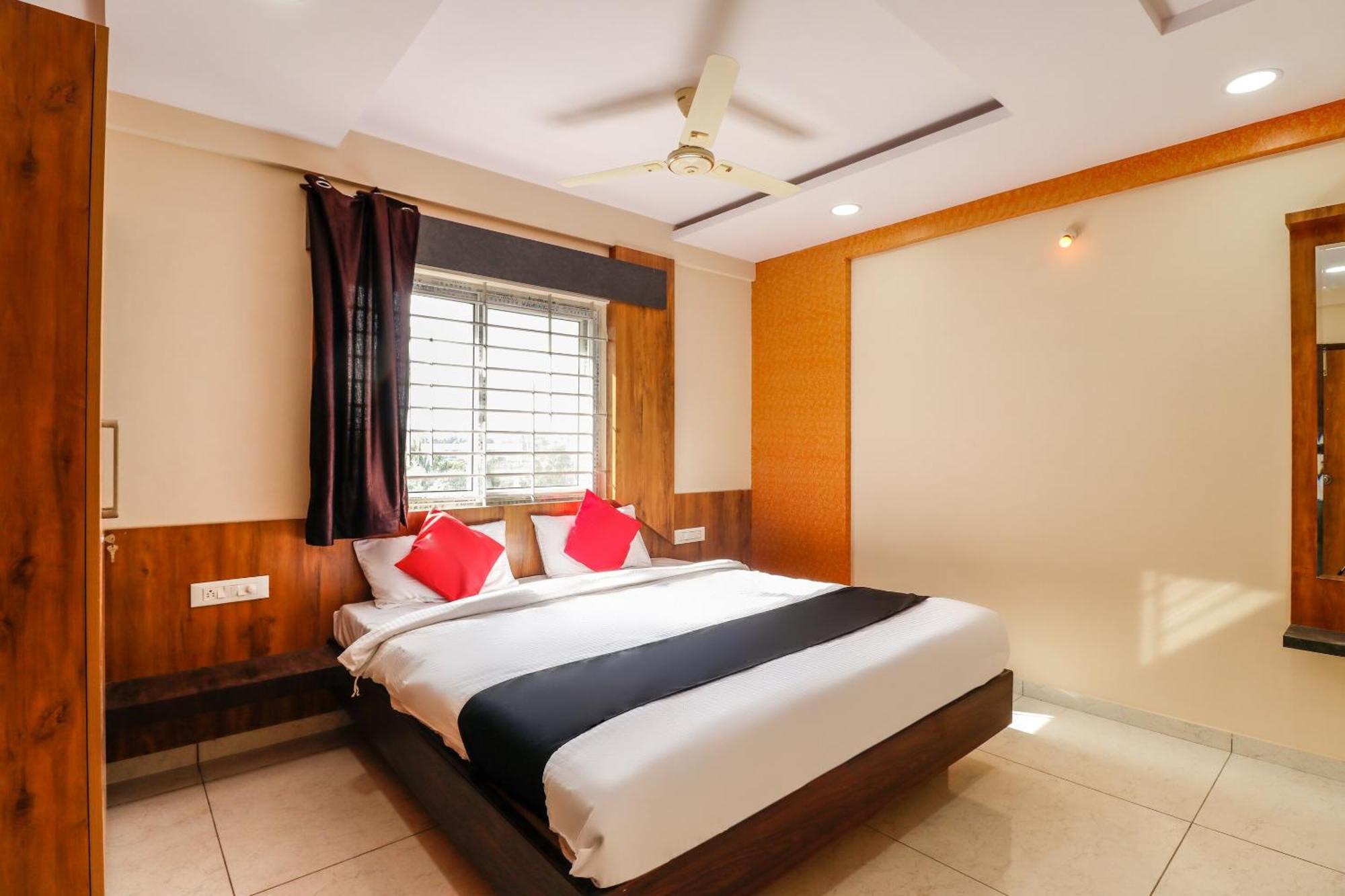 Capital O N R Residency Hotell Yelahanka Exteriör bild
