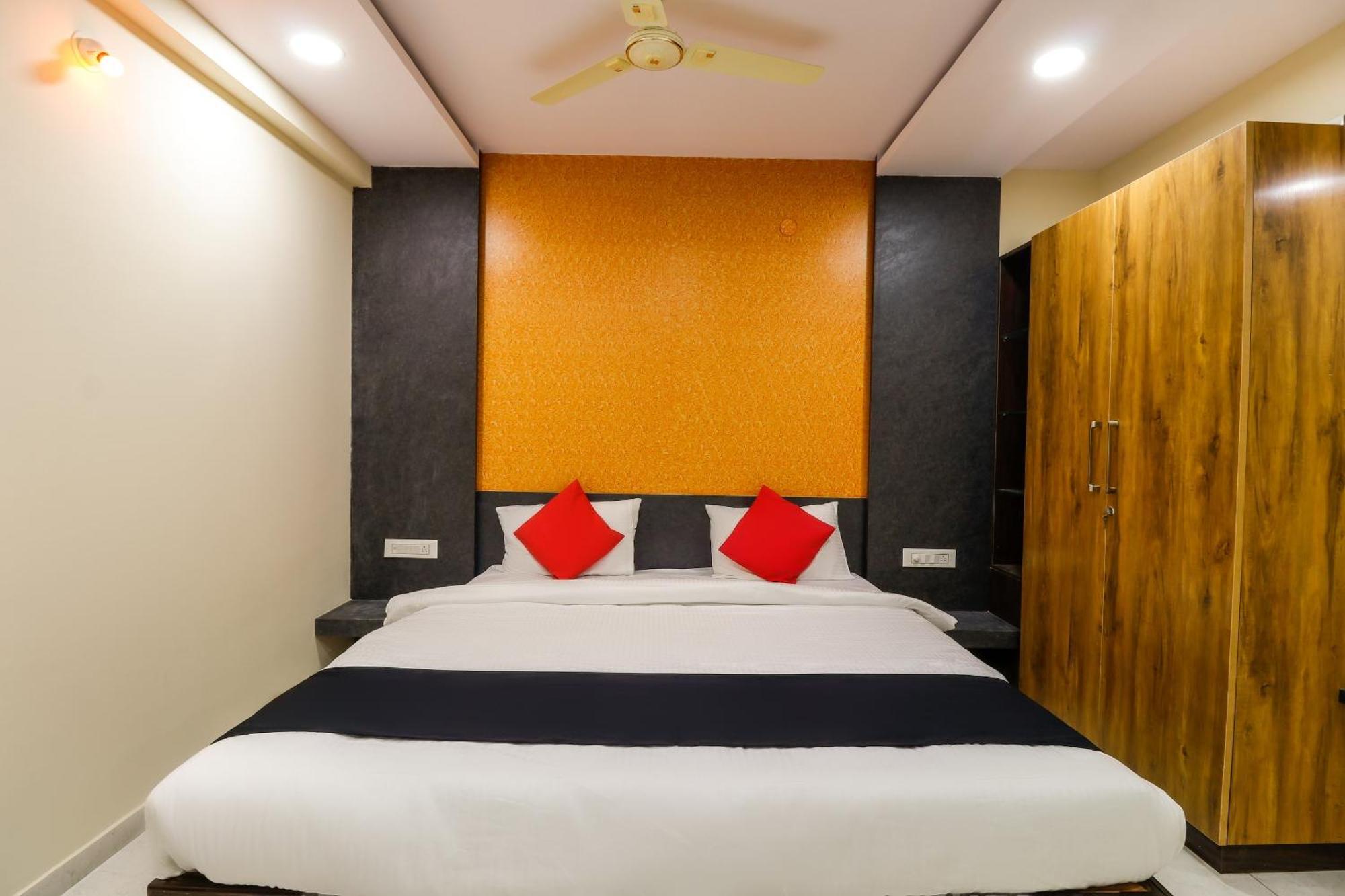 Capital O N R Residency Hotell Yelahanka Exteriör bild