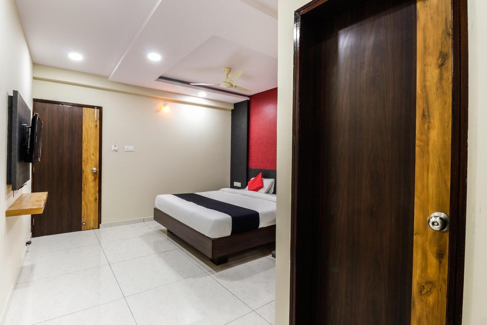 Capital O N R Residency Hotell Yelahanka Exteriör bild
