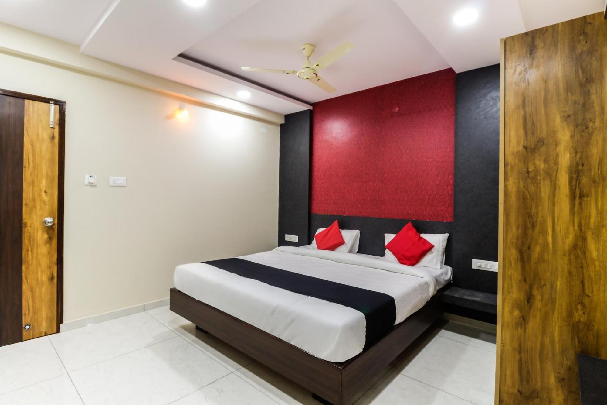 Capital O N R Residency Hotell Yelahanka Exteriör bild