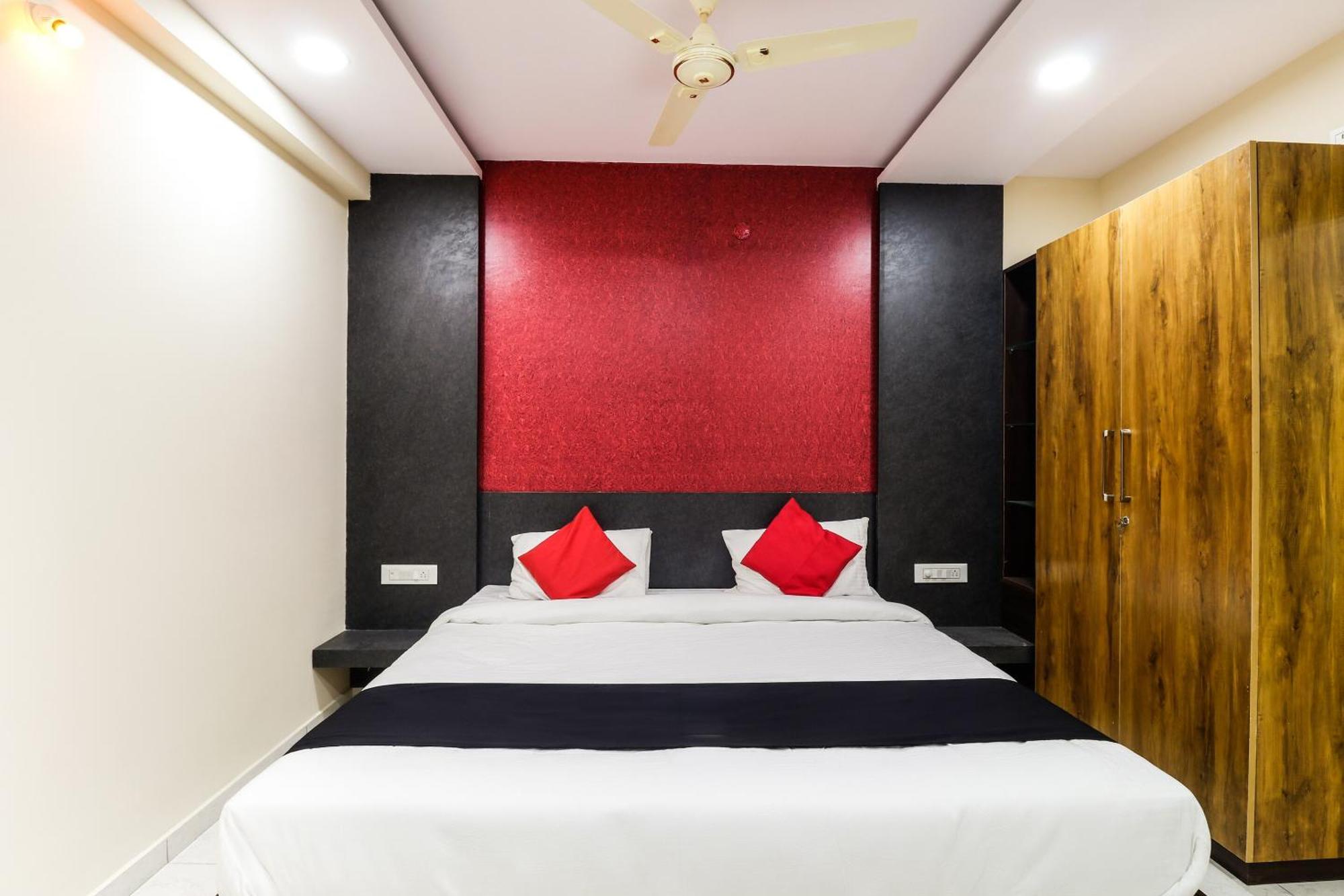 Capital O N R Residency Hotell Yelahanka Exteriör bild
