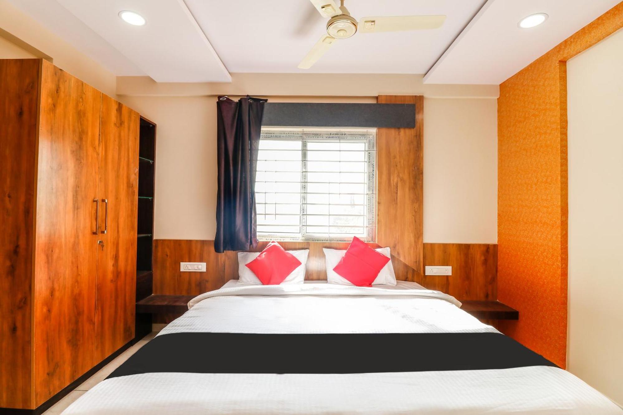Capital O N R Residency Hotell Yelahanka Exteriör bild