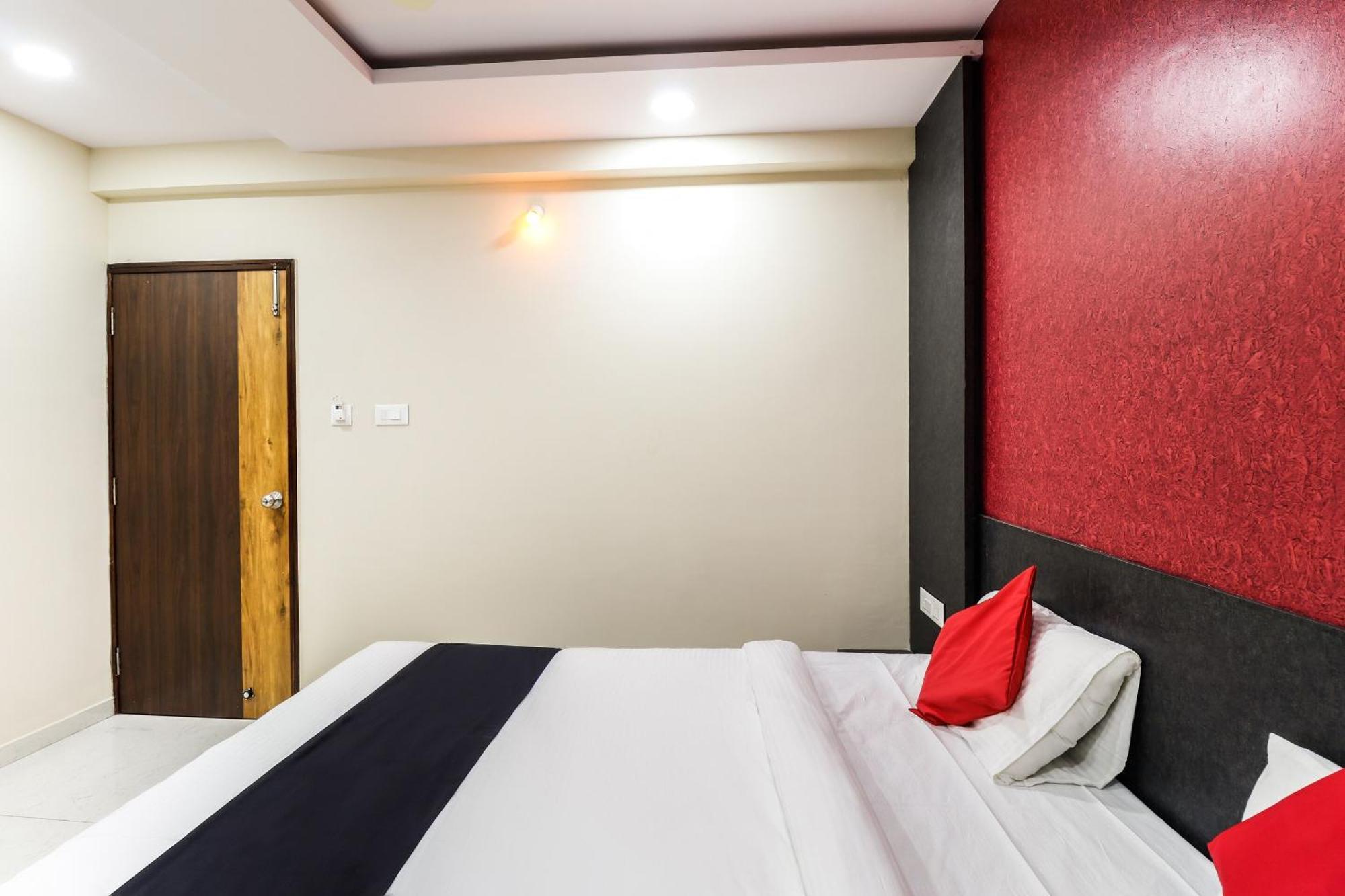 Capital O N R Residency Hotell Yelahanka Exteriör bild